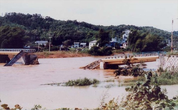 11月12日【今日は何の日？】1982年の台風10号で流失した田上石居